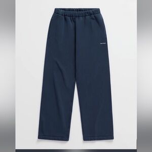 MADHAPPY Classics Fleece Straight Sweatpant
Navy SIZE MEDIUM NWT